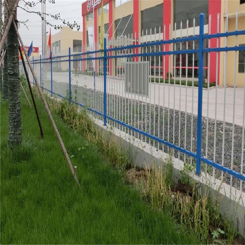 园林景致的守护者：草坪护栏
